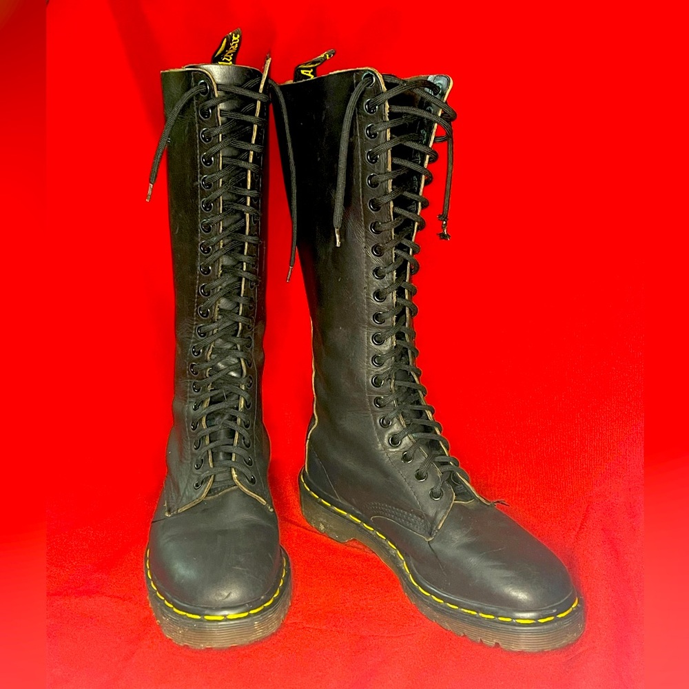 Dr. Martens 20 hole knees high 90s vintage boots grunge